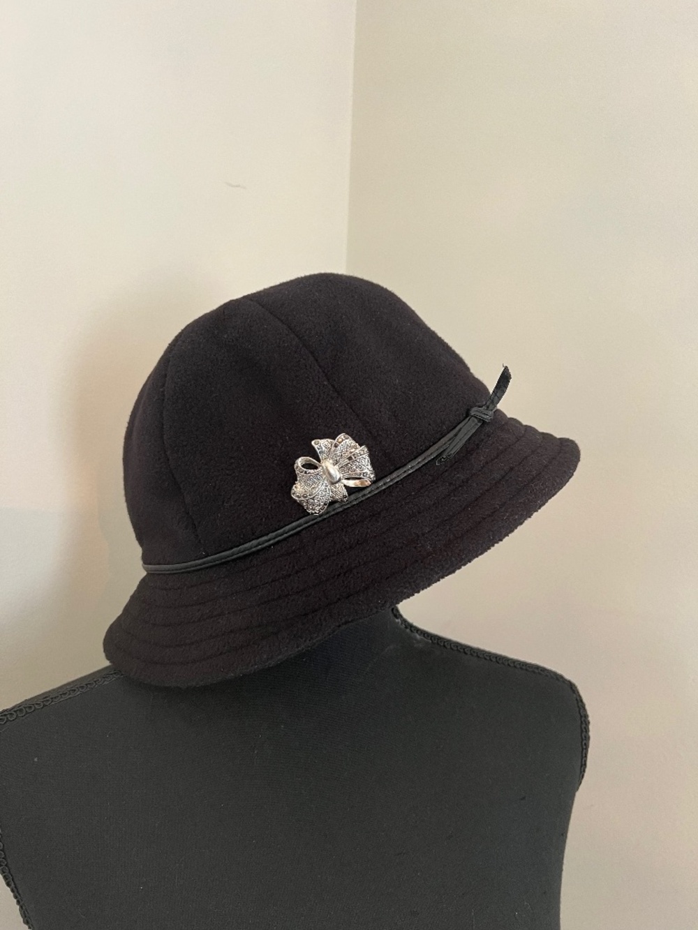 Betmar New York Women's Bucket Hat Black Fleece Teal Satin Lining